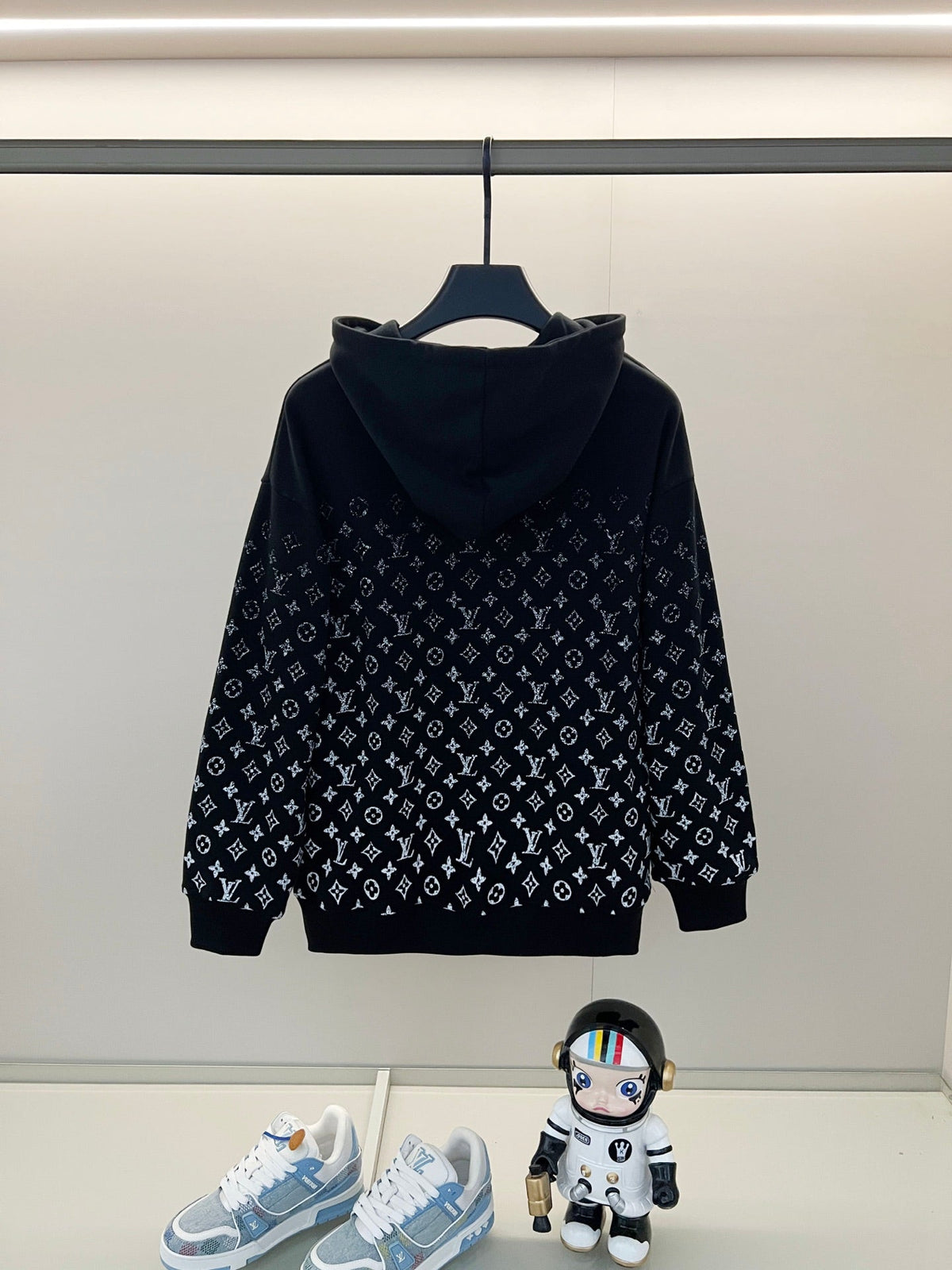 Classic Fit Hoodie-1040